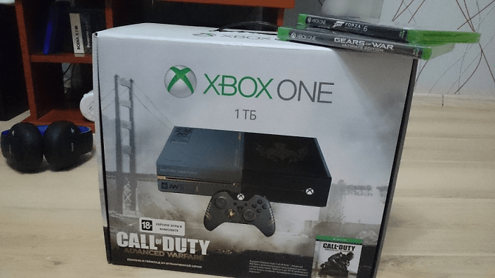 Приставка Xbox One с игрой Call of Duty Advanced Warfare